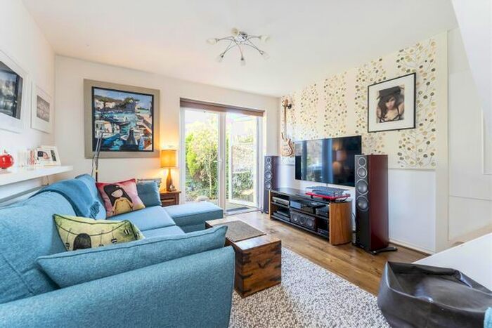 2 Bedroom Terraced House To Rent In Aspen Close, Ealing, W5