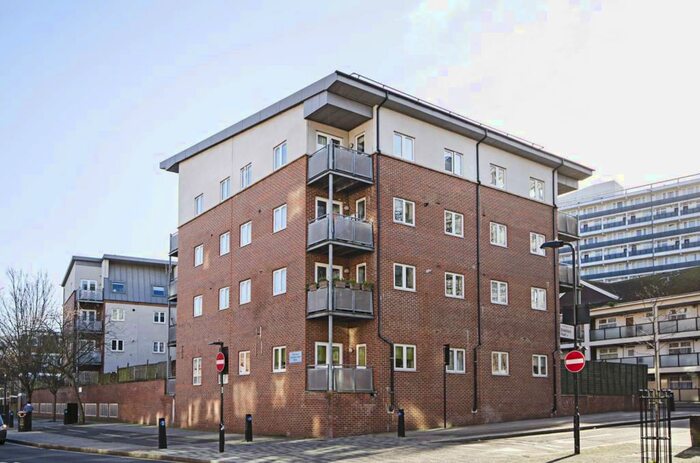 2 Bedroom Flat To Rent In Bradstock Road, Hackney, London, E9