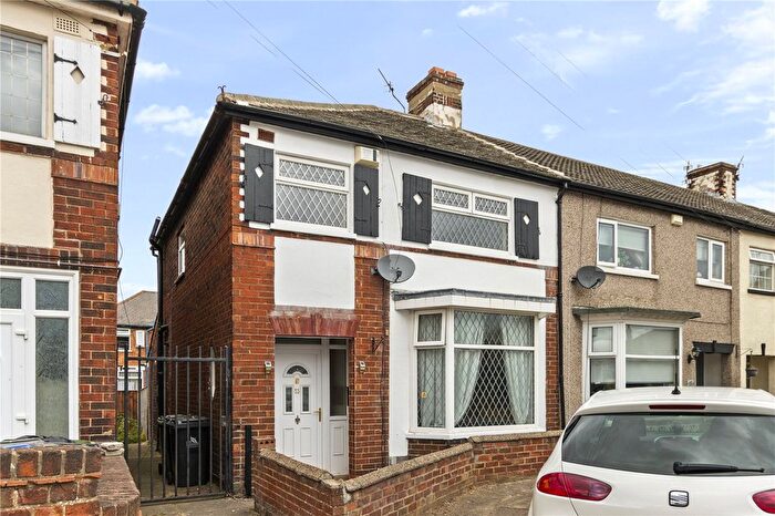3 Bedroom End Terrace House For Sale In Chelmsford Place, Grimsby, N E Lincs, DN34