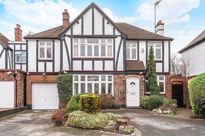 4 Bedroom Detached House For Sale In Oakleigh Gardens, Edgware, Greater London., HA8