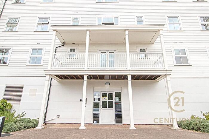 2 Bedroom Flat To Rent In Beaumont Drive, Worcester Park, KT4