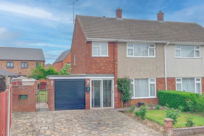 3 Bedroom Semi-Detached House For Sale In Yew Street, Houghton Regis, LU5