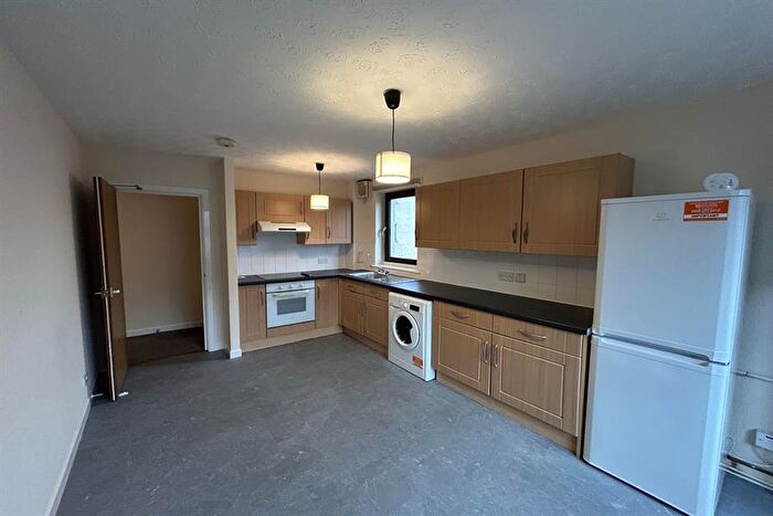 3 Bedroom Apartment To Rent In Halmyre Street, Edinburgh, EH6