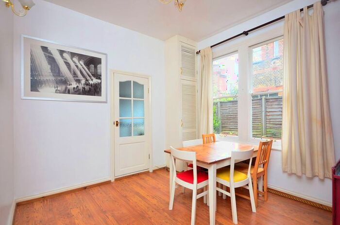 2 Bedroom Flat To Rent In Mount Nod Road, Streatham Hill, London, SW16