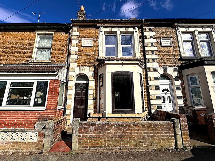 3 Bedroom Terraced House To Rent In Skinner Street, Gillingham, ME7