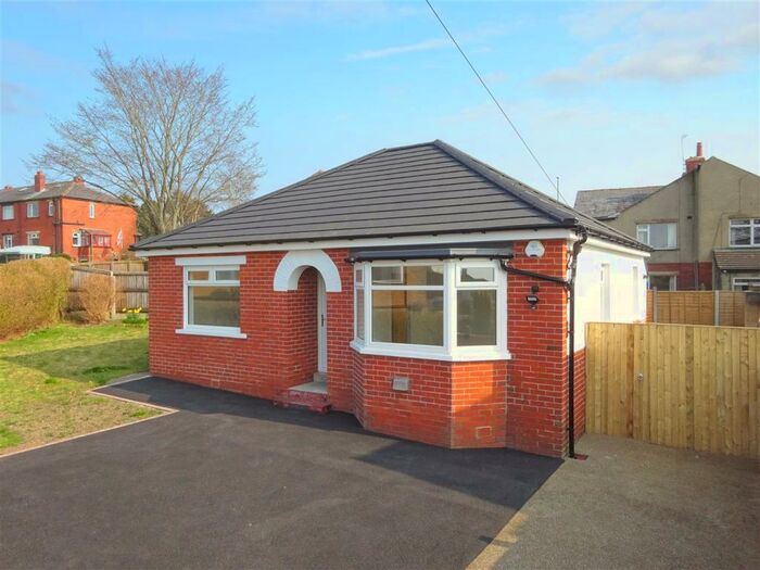 Houses for sale & to rent in LS19 7BT, Ackworth Crescent, Otley And