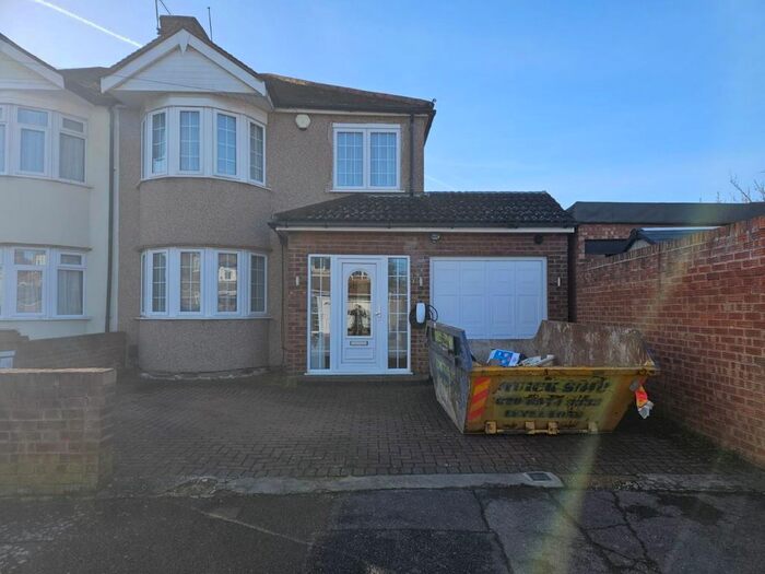 3 Bedroom Property To Rent In Ventnor Avenue, Stanmore, HA7