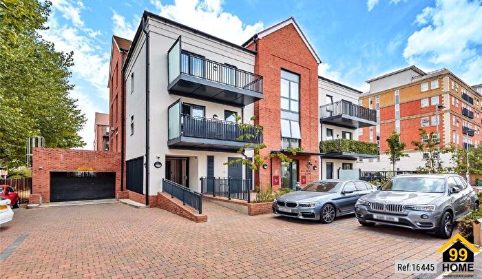 1 Bedroom Flat For Sale In Corinthian Court, Ruislip, Middlesex, HA4