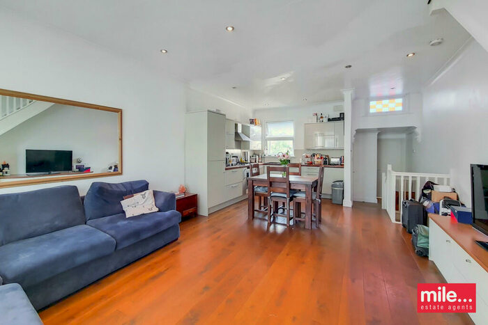 2 Bedroom Apartment To Rent In Purves Road, Kensal Green, NW10