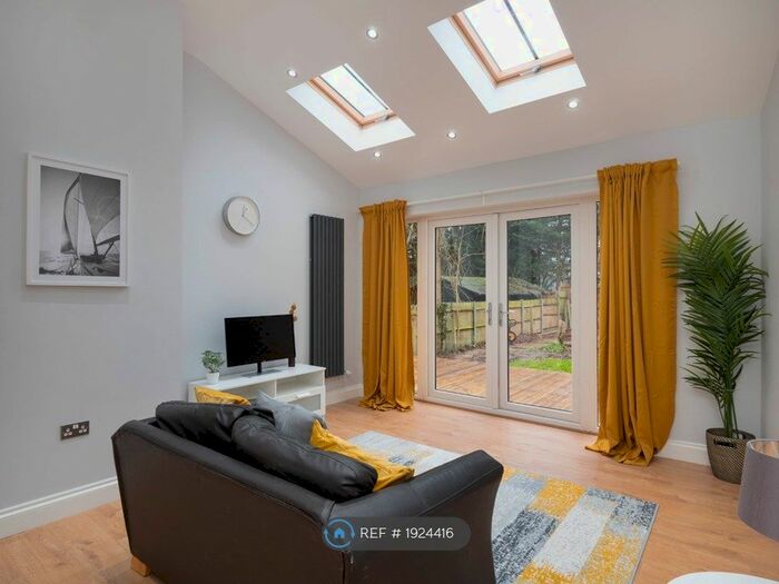 2 Bedroom Flat To Rent In Campden Road, South Croydon, CR2