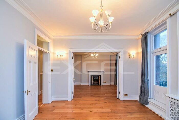 3 Bedroom Flat To Rent In Editha Mansions, Edith Grove, London, SW10