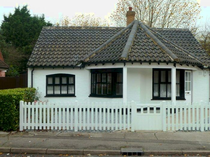2 Bedroom Bungalow To Rent In Lower Street Basildon Essex, SS15