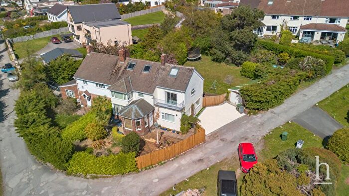 4 Bedroom Semi-Detached House For Sale In Oldfield Drive, Heswall, CH60