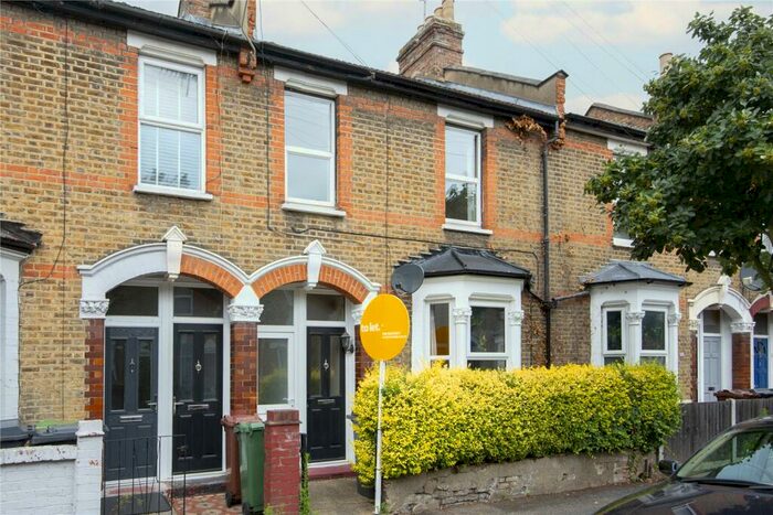 2 Bedroom Flat To Rent In Hove Avenue, Walthamstow, London, E17