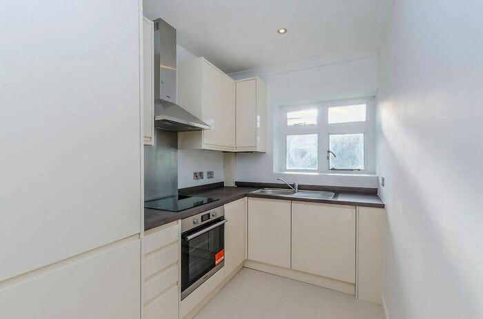 2 Bedroom Flat To Rent In Elm Park Road, Pinner, HA5