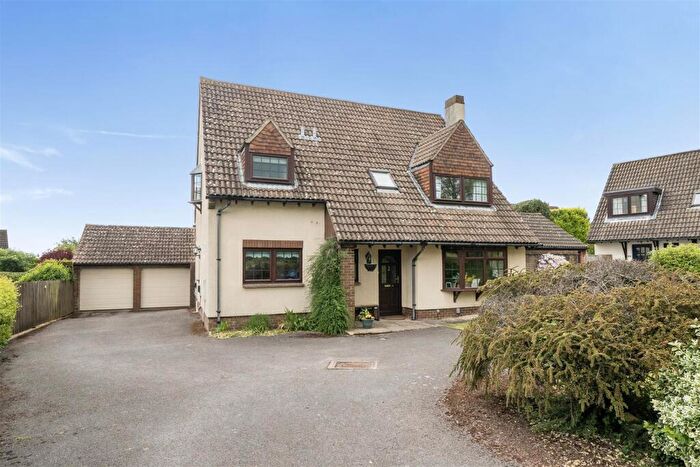 4 Bedroom Detached House For Sale In Hilltop Way, Salisbury, SP1