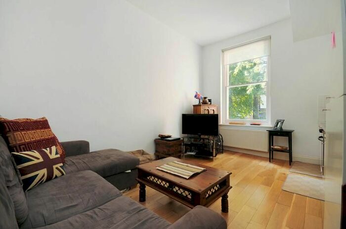 2 Bedroom Flat To Rent In Coverdale Road, Shepherds Bush, London, W12