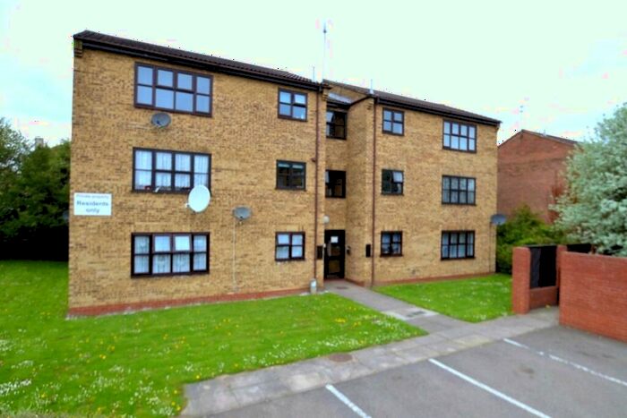2 Bedroom Flat To Rent In Bonham Court, Kettering, NN16