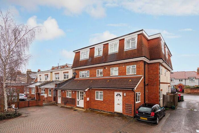 2 Bedroom Flat For Sale In Walton Road, - Walton Road, KT8