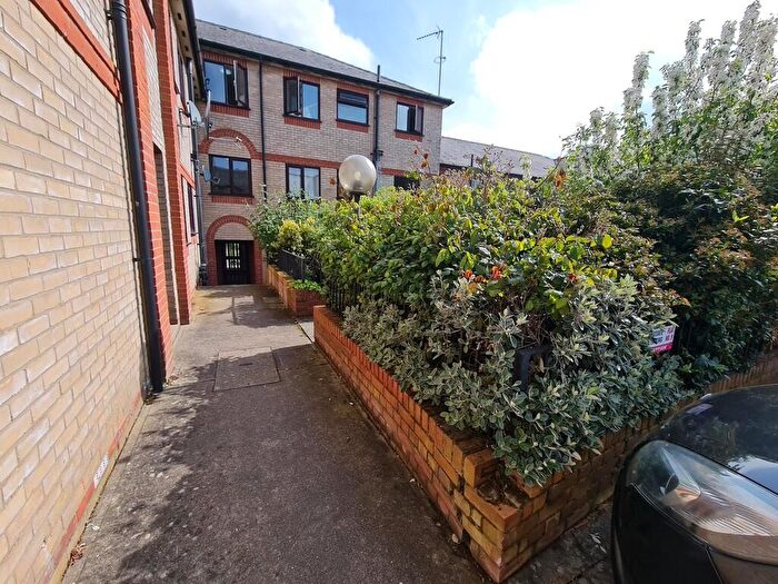 2 Bedroom Flat To Rent In Milton Road, Stowmarket, IP14