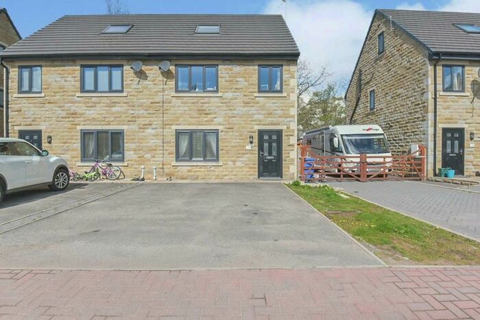 3 Bedroom Semi-Detached House To Rent In Fox Park Lane, Rochdale, Lancashire, OL16