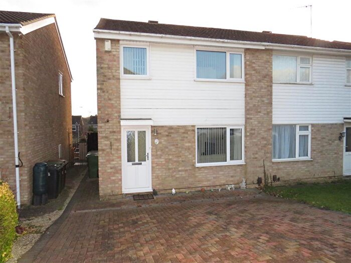 3 Bedroom Semi Detached House For Sale In Westminster Road, Wellingborough, NN8