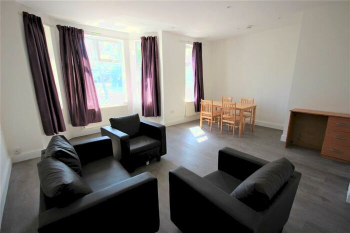 3 Bedroom Apartment To Rent In Tewkesbury Terrace, London, N11