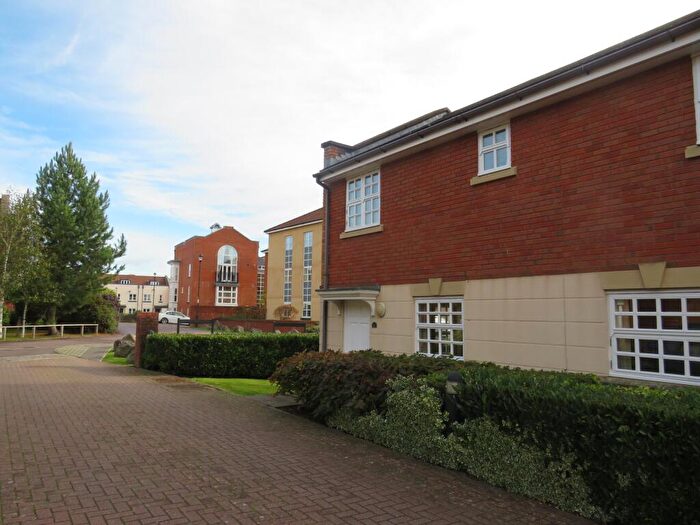 2 Bedroom Flat To Rent In John Repton Gardens, Bristol, BS10