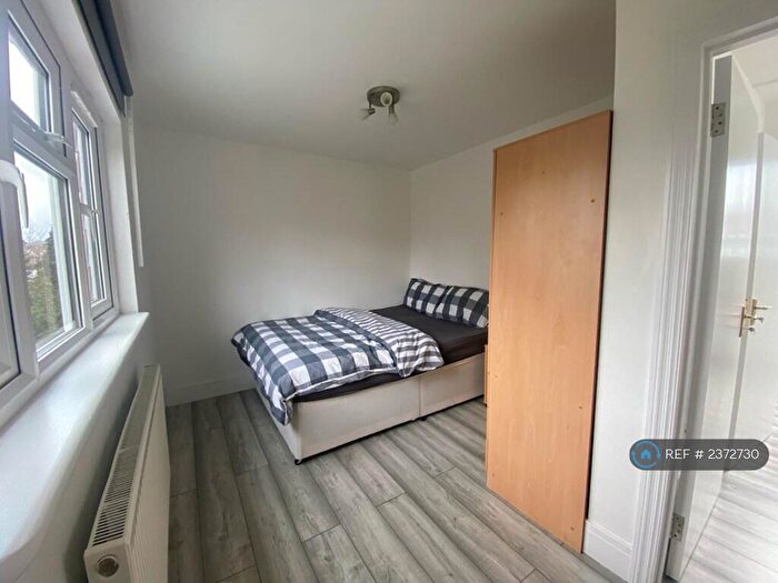2 Bedroom Penthouse To Rent In Farm Road, Edgware, HA8