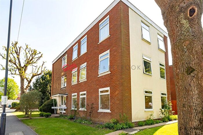 1 Bedroom Flat To Rent In The Chestnuts, Cornwall Road, Pinner, Middlesex, HA5