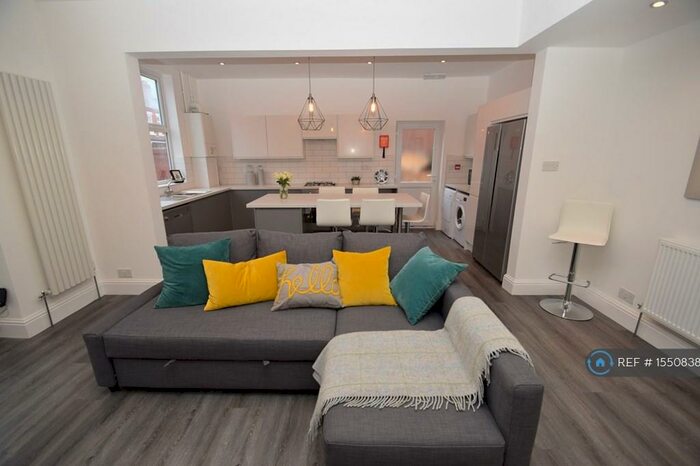 6 Bedroom End Of Terrace House To Rent In Great Western Street, Manchester, M14