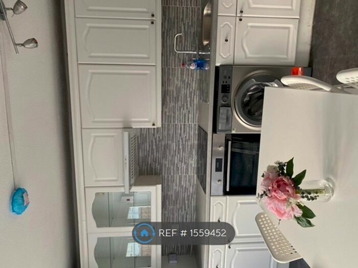 4 Bedroom Terraced House To Rent In Lindsey Close, Mitcham, CR4