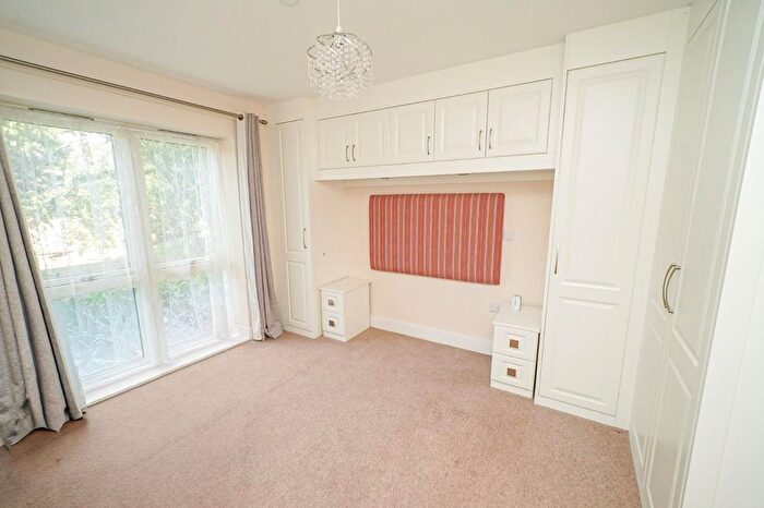 2 Bedroom Flat For Sale In Greenfields, Theedway, Leighton Buzzard, LU7