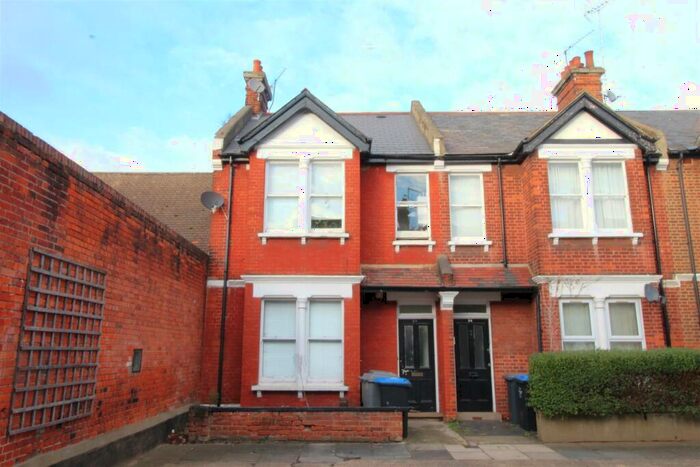 2 Bedroom Flat To Rent In Cornwall Gardens, Willesden, London, NW10