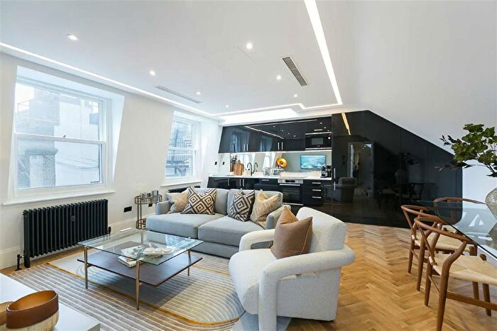 2 Bedroom Flat To Rent In Great Portland Street, London, W1W