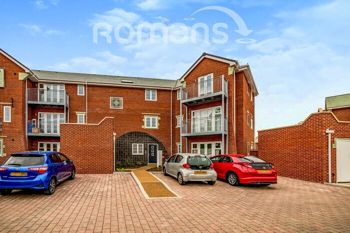 2 Bedroom Flat To Rent In Kilty Place, Pine Trees, High Wycombe, HP11