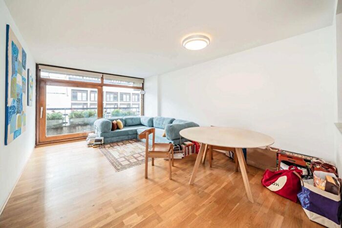 2 Bedroom Flat For Sale In Barbican, Andrewes House, EC2Y