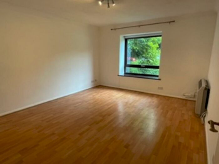 1 Bedroom Flat To Rent In Magnolia House, RH1