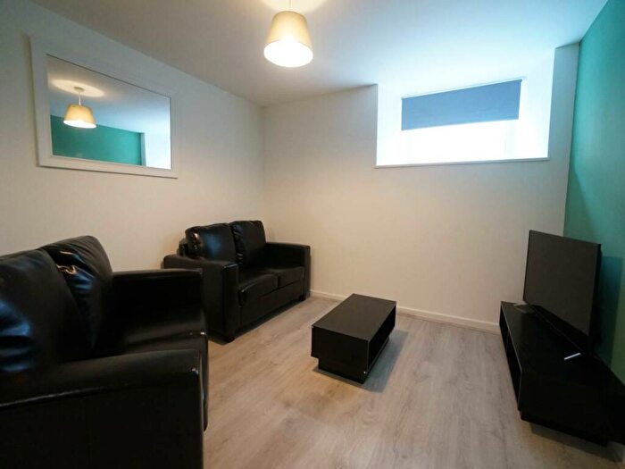 2 Bedroom Apartment To Rent In York Place, Bangor, LL57