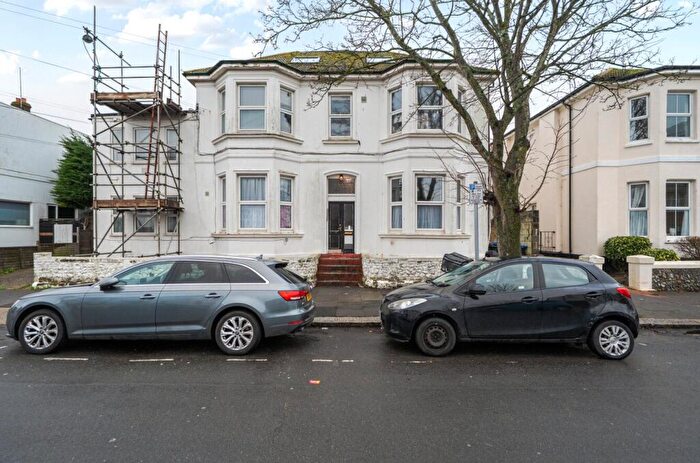 1 Bedroom Flat To Rent In Selden Road, Worthing, West Sussex, BN11