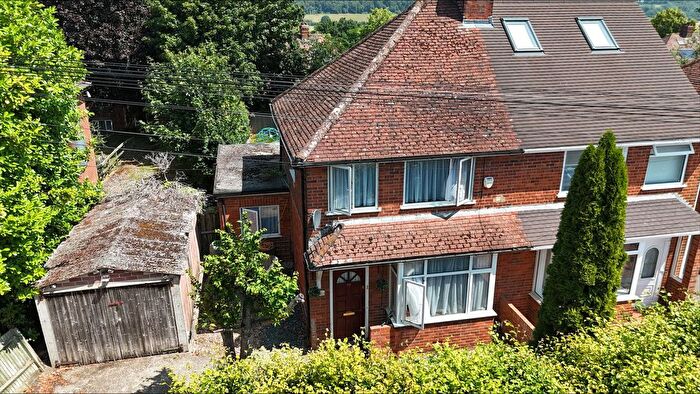 3 Bedroom Semi Detached House For Sale In Grasmere Avenue, Tilehurst, RG30