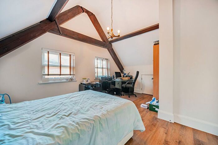 2 Bedroom Link Detached House For Sale In Parkview Way, Epsom, KT19