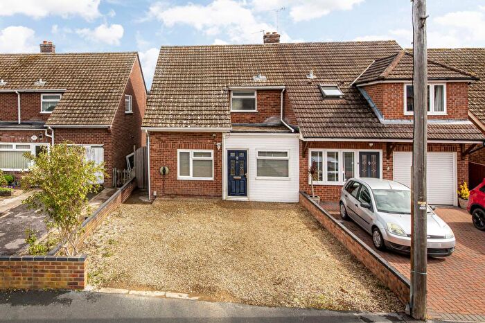 3 Bedroom Semi-Detached House For Sale In Freeman Road, Didcot, OX11