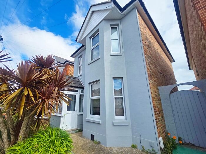 3 Bedroom Detached House For Sale In Shelbourne Road, Bournemouth, Bournemouth Christchurch Poole, BH8