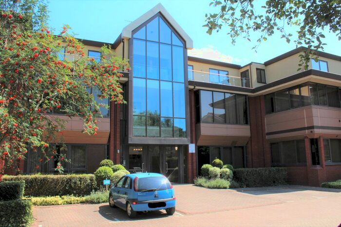 2 Bedroom Flat To Rent In Catteshall Lane, Godalming, GU7