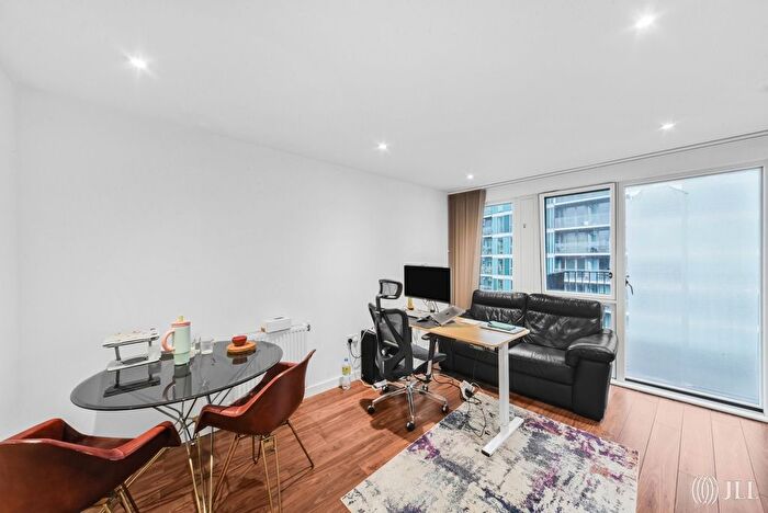 1 Bedroom Flat For Sale In Southmere House, Highland Street, London, E15