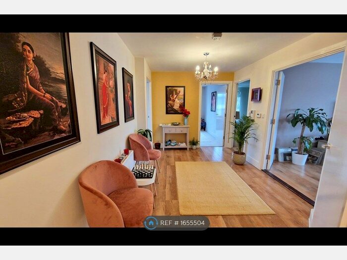 3 Bedroom Flat To Rent In Kingsquarter, Maidenhead, SL6