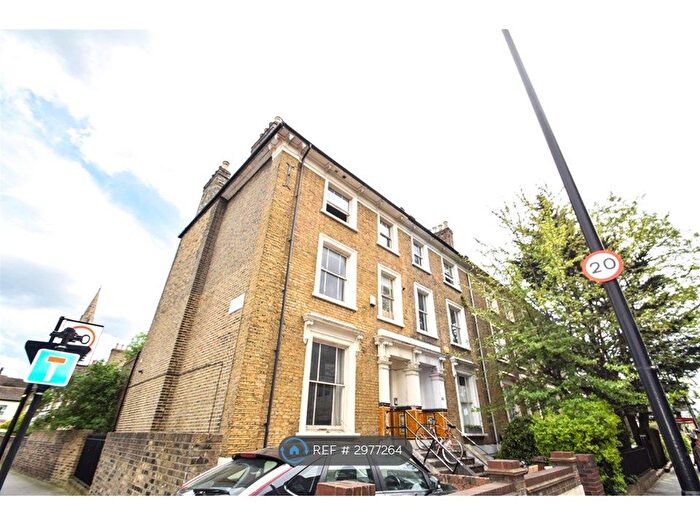 3 Bedroom Flat To Rent In Dalston Lane, London, E8