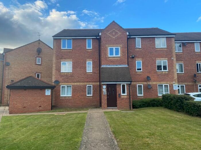 2 Bedroom Flat To Rent In Danbury Crescent, South Ockendon, Essex, RM15