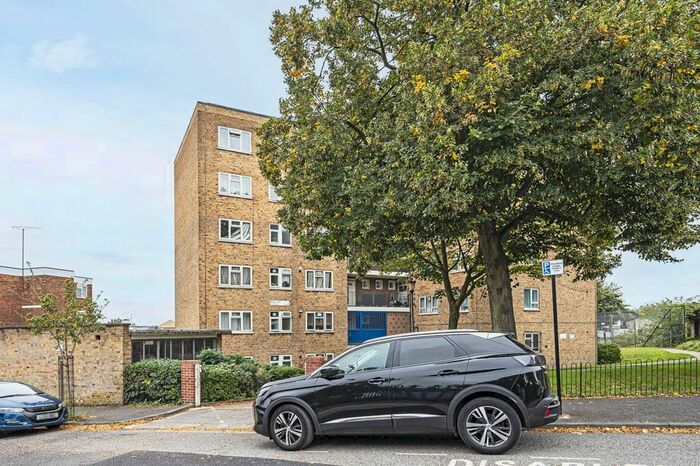 3 Bedroom Flat To Rent In Bakers Hill, Clapton, London, E5